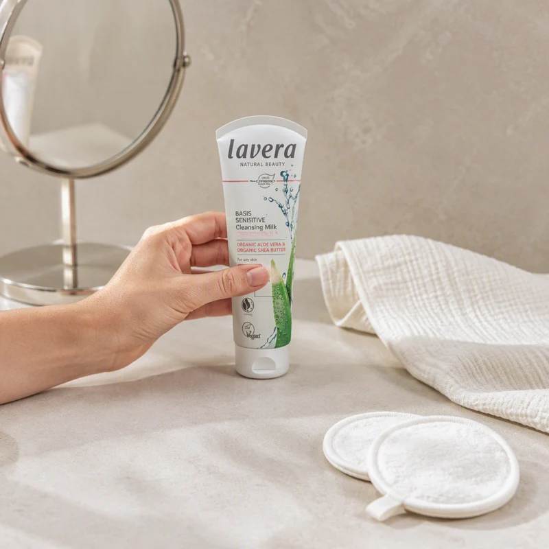Lavera Basis Lait Démaquillant Visage Sensible à l'Aloe Vera et Karite 125 ml