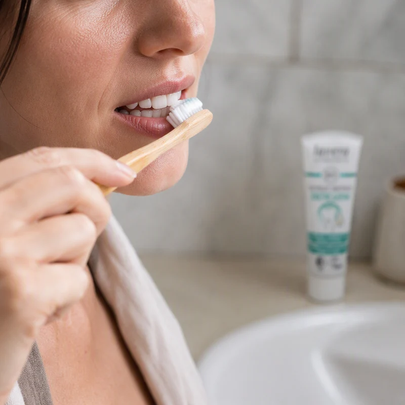 Dentifrice Lavera pour dents sensibles à la camomille et au fluor 75 ml