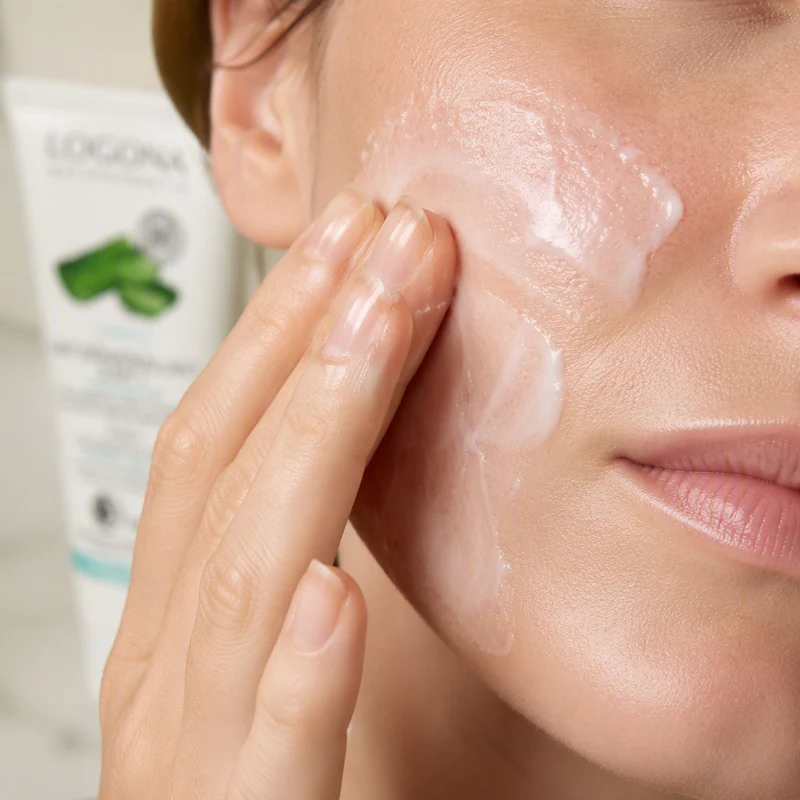 Lait Démaquillant 3 en 1 Logona à l'Aloe Vera 100 ml