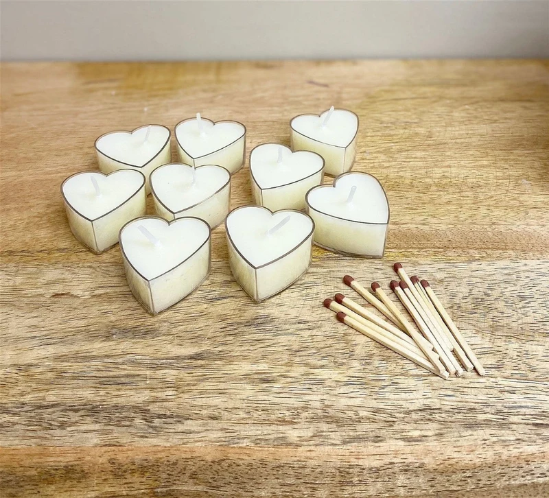 9 TEALIGHTS A FORMA DI CUORE COLOR CREMA