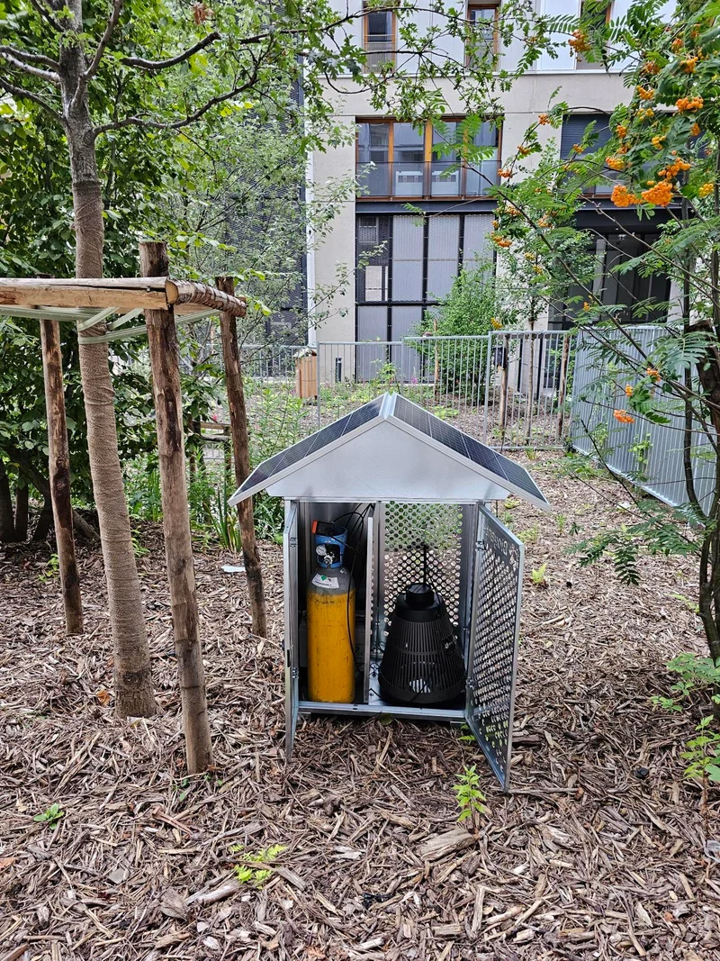 Urban Trap — Piège anti-moustique urbain sécurisé