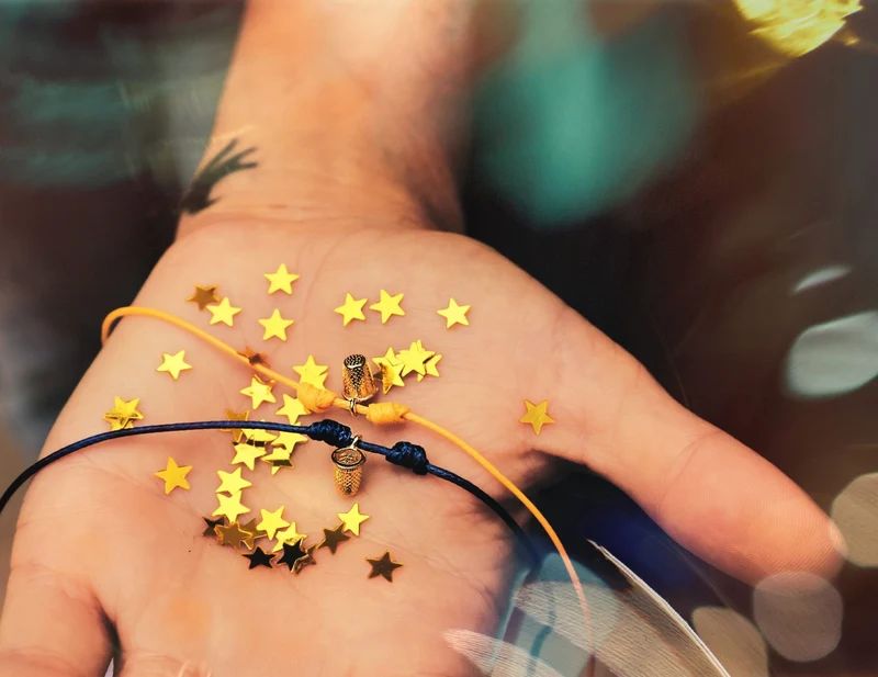 BRACCIALE FILO MAGICO CON DITALE COLORE A SCELTA