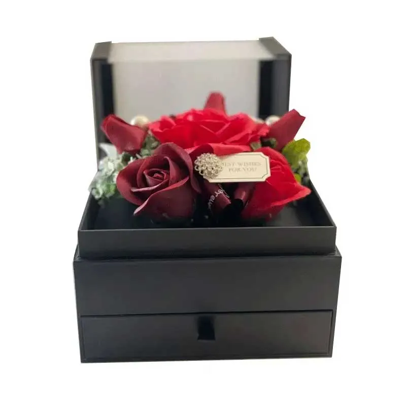 SCATOLA REGALO CUBO CON ROSE E CASSETTINO 17,5X18X16CM