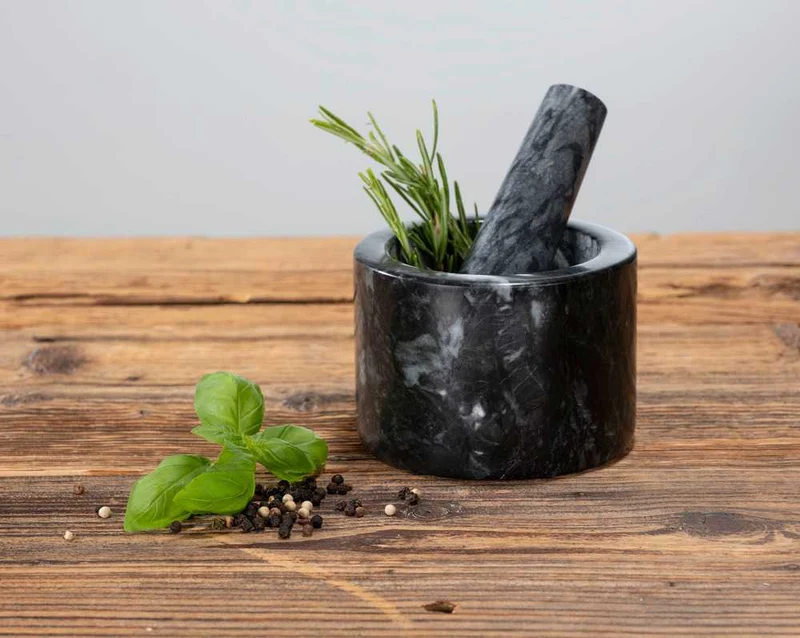MORTAIO IN MARMO CON PESTELLO